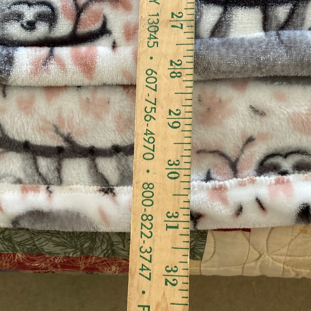Throwzy Mario Lorenz Sloth & Hearts pattern One Size hooded wearable blanket - Picture 6 of 6